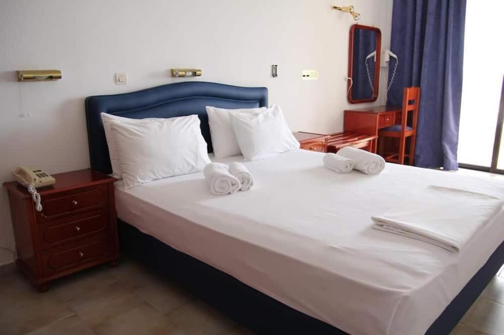 Mediterranean Hotel Karpathos Exteriör bild