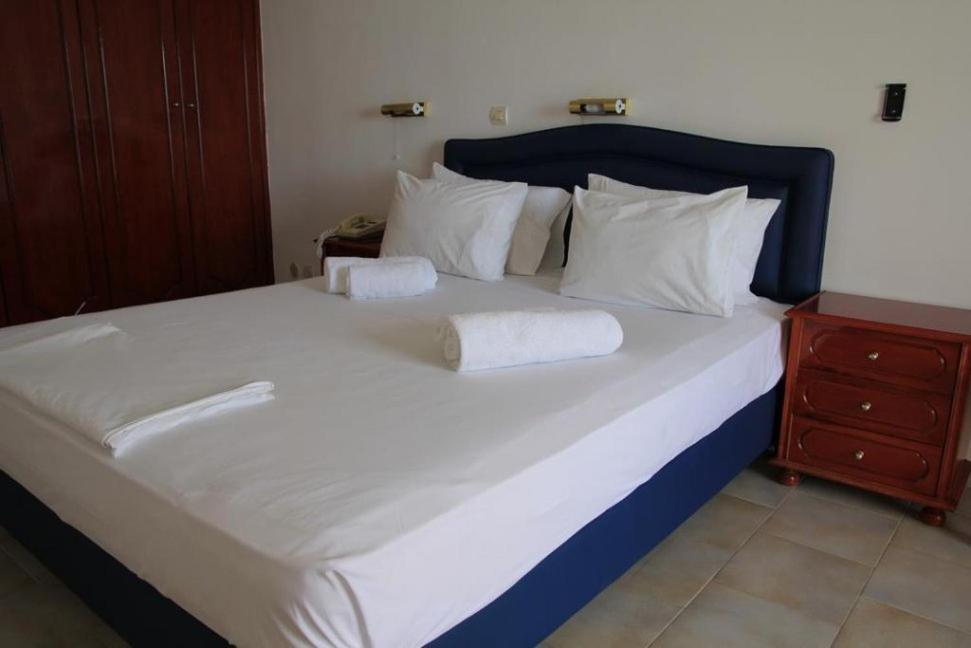 Mediterranean Hotel Karpathos Exteriör bild