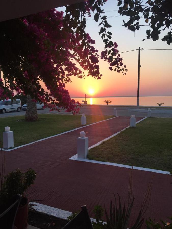 Mediterranean Hotel Karpathos Exteriör bild